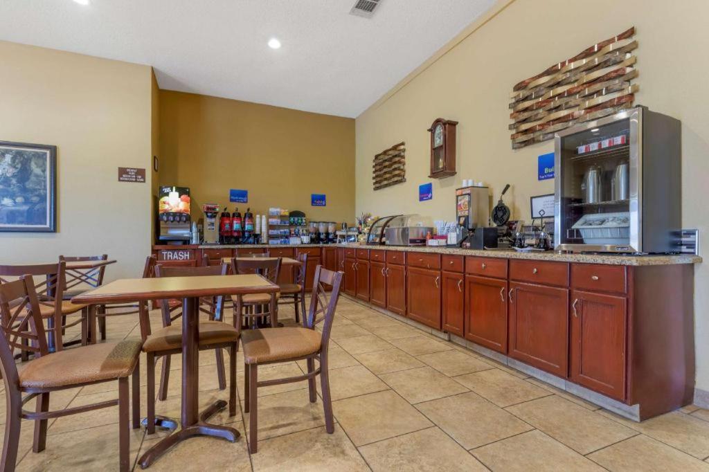 Best Western Taylor Inn Bagian luar foto