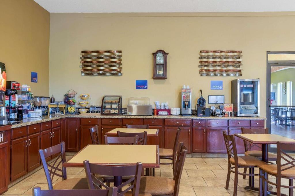 Best Western Taylor Inn Bagian luar foto
