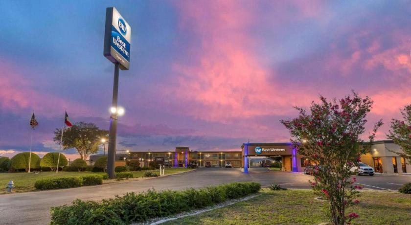 Best Western Taylor Inn Bagian luar foto